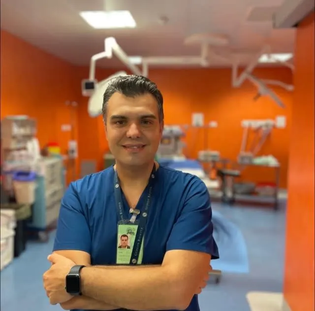 Dott. Mirko Colloca durante una visita specialistica